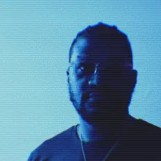 Cy Kosis dinle, müzik videolarını izle, biyografisini oku, tur tarihlerini ve daha fazlasını gör!