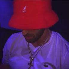 Stevie jを聴いたり、ミュージックビデオを鑑賞したり、経歴やツアー日程などを確認したりしましょう！