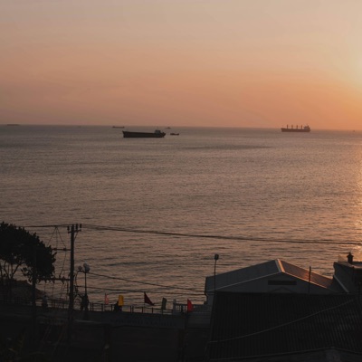 anh im lặng còn em cũng chẳng ngỏ lời - Single