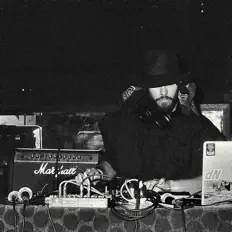 聆聽 Untitled、觀看音樂影片、閱讀小傳、查看巡演日期等！