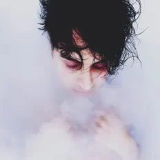 Hör dir Everblack an, schau dir Musikvideos an, lies die Biografie, finde Tourdaten und mehr!