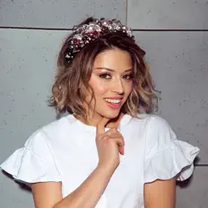 Ακούστε περιεχόμενο από Ania Blush, παρακολουθήστε μουσικά βίντεο, διαβάστε το βιογραφικό, δείτε ημερομηνίες περιοδείας, και πολλά ακόμη!