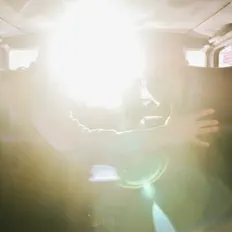 收听 opt.cmd、观看音乐视频、阅读小传、查看巡演日期等 ！