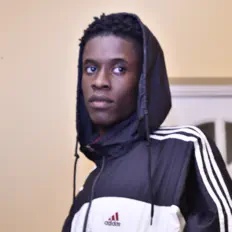 Poslechněte si interpreta Klyma, sledujte hudební videa, přečtěte si životopis, podívejte se na data turné a další informace.