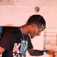 Hör dir Vyper an, schau dir Musikvideos an, lies die Biografie, finde Tourdaten und mehr!