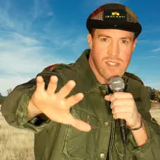 Posłuchaj wykonawcy Fee the Evolutionist, obejrzyj teledyski, przeczytaj biografię, zobacz daty tras koncertowych i nie tylko!