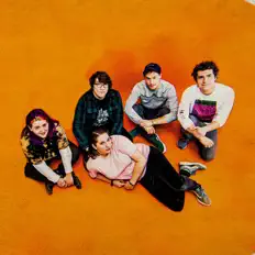 聆聽 Cheap Peach、觀看音樂影片、閱讀小傳、查看巡演日期等！