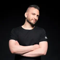 Poslechněte si interpreta Elad Navon, sledujte hudební videa, přečtěte si životopis, podívejte se na data turné a další informace.