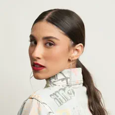 Dengarkan Tzlil Shakuri, tonton video musik, baca bio, lihat tanggal tur & lainnya!