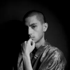 Dengarkan Mikoto, tonton video musik, baca bio, lihat tanggal tur & lainnya!