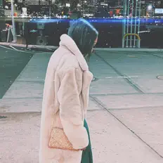 Crystal Tais: песни, клипы, биография, даты выступлений и многое другое.