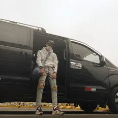 Dengarkan YoungSun, tonton video musik, baca bio, lihat tanggal tur & lainnya!