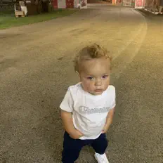 EJ Benroyを聴いたり、ミュージックビデオを鑑賞したり、経歴やツアー日程などを確認したりしましょう！