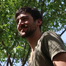 Mayan Greenを聴いたり、ミュージックビデオを鑑賞したり、経歴やツアー日程などを確認したりしましょう！