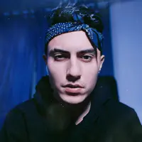 Poslechněte si interpreta undefined, sledujte hudební videa, přečtěte si životopis, podívejte se na data turné a další informace.