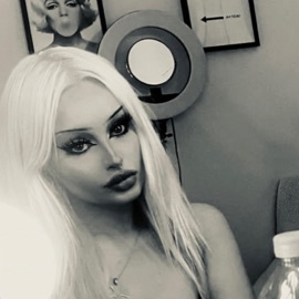 Molly Cyrus Young Tri$to