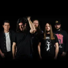 收听 Dead Tired、观看音乐视频、阅读小传、查看巡演日期等 ！