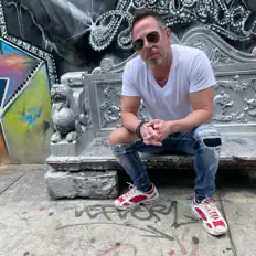 收听 DJ Mark Brickman、观看音乐视频、阅读小传、查看巡演日期等 ！