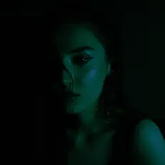 聆聽 Parri、觀看音樂影片、閱讀小傳、查看巡演日期等！