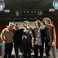 Escucha a Photo Negative, mira vídeos musicales, lee la biografía, consulta fechas de giras y mucho más.