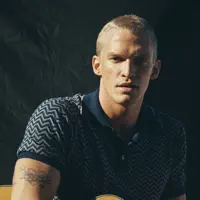 Ouça undefined, assista a videoclipes, leia a biografia, veja as datas das turnês e mais!