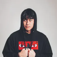 聆聽 Reyrzy、觀看音樂影片、閱讀小傳、查看巡演日期等！