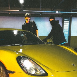 Сейфом WHITE GALLOWS & КРИСПИ