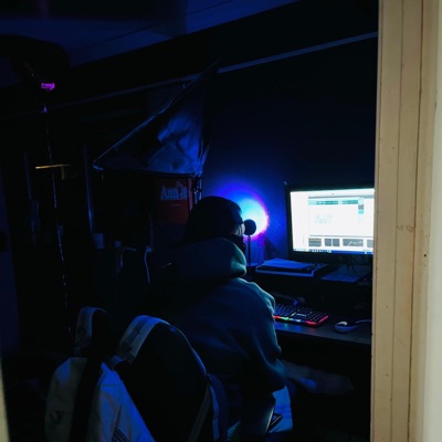 RUNWAY L<3VE (feat. MARTN & 1kandies) - Single