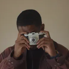 Poslechněte si interpreta R3ason, sledujte hudební videa, přečtěte si životopis, podívejte se na data turné a další informace.