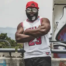 Hör dir El Vecino an, schau dir Musikvideos an, lies die Biografie, finde Tourdaten und mehr!