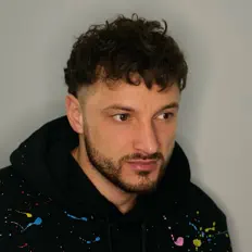 SHUTKOVを聴いたり、ミュージックビデオを鑑賞したり、経歴やツアー日程などを確認したりしましょう！