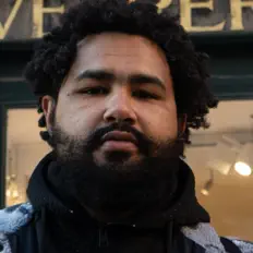 Poslechněte si interpreta Devin McCoy, sledujte hudební videa, přečtěte si životopis, podívejte se na data turné a další informace.