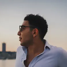 Posłuchaj wykonawcy OMAR & Co, obejrzyj teledyski, przeczytaj biografię, zobacz daty tras koncertowych i nie tylko!