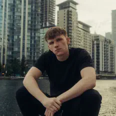 Hör dir Luke Ess an, schau dir Musikvideos an, lies die Biografie, finde Tourdaten und mehr!