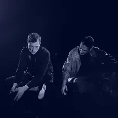 收听 The Holiday Crowd、观看音乐视频、阅读小传、查看巡演日期等 ！
