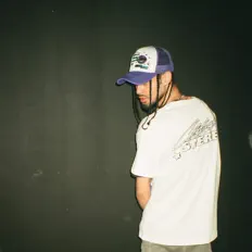 Abkushを聴いたり、ミュージックビデオを鑑賞したり、経歴やツアー日程などを確認したりしましょう！