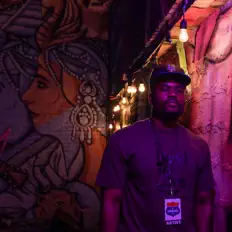 K.O.$.M.Oを聴いたり、ミュージックビデオを鑑賞したり、経歴やツアー日程などを確認したりしましょう！