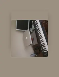 Poslechněte si interpreta Fred Foxx, sledujte hudební videa, přečtěte si životopis, podívejte se na data turné a další informace.