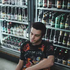 Ouve Alley, vê vídeos de música, lê a biografia, vê as datas da digressão e muito mais!