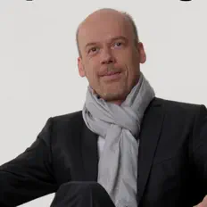 聆聽 Klaus Jäckle、觀看音樂影片、閱讀小傳、查看巡演日期等！