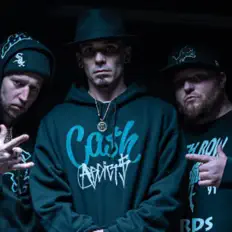 聆聽 Project Zilla、觀看音樂影片、閱讀小傳、查看巡演日期等！