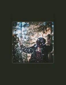 Teddy Sings dinle, müzik videolarını izle, biyografisini oku, tur tarihlerini ve daha fazlasını gör!