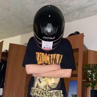Poslechněte si interpreta undefined, sledujte hudební videa, přečtěte si životopis, podívejte se na data turné a další informace.