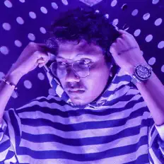 Dengarkan Sendeljer, tonton video musik, baca bio, lihat tanggal tur & lainnya!