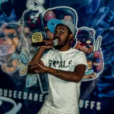 Paid JoJoを聴いたり、ミュージックビデオを鑑賞したり、経歴やツアー日程などを確認したりしましょう！