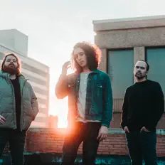 收听 Crosley Court、观看音乐视频、阅读小传、查看巡演日期等 ！