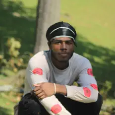 Écoutez Reece, regardez des vidéoclips, lisez la biographie, consultez les dates de tournée et plus encore !