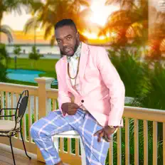 Keyweeを聴いたり、ミュージックビデオを鑑賞したり、経歴やツアー日程などを確認したりしましょう！