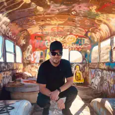 Mr. Booth सुनें, म्यूज़िक वीडियो देखें, बायो पढ़ें, दौरे की तारीखें और बहुत कुछ देखें!