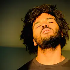 Luister naar TirasJ, bekijk muziekvideo's, lees de bio, bekijk de tourdata, en meer!